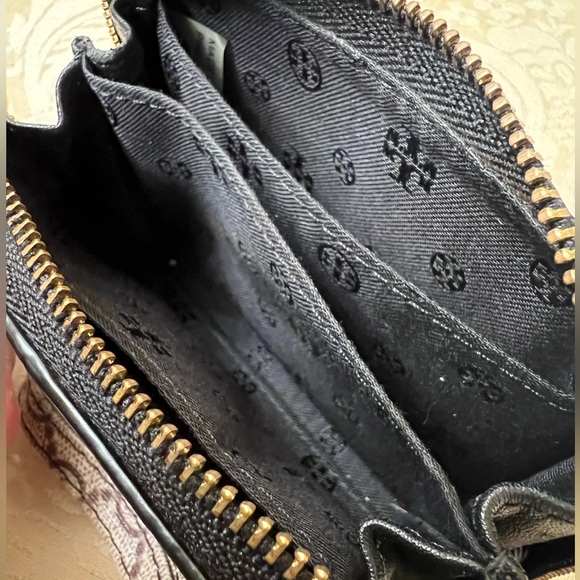 Tory Burch Leather Zip Card Holder/Wallet EUC - Picture 7 of 9